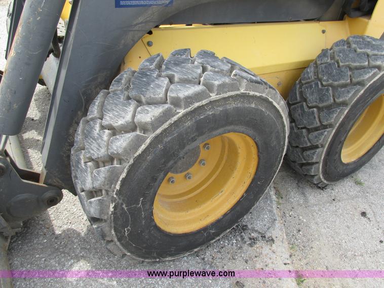 image for item AN9123 2006 Volvo MC80B skid steer