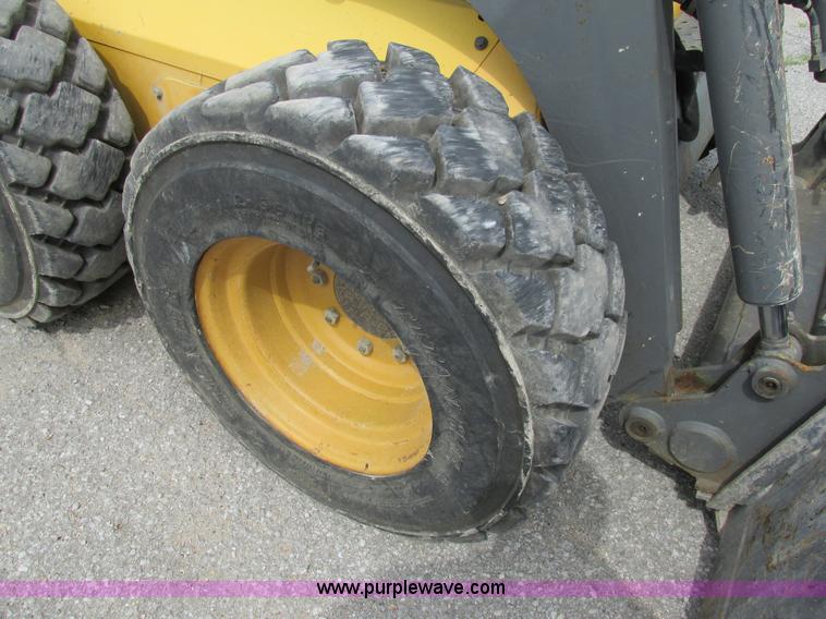 image for item AN9123 2006 Volvo MC80B skid steer