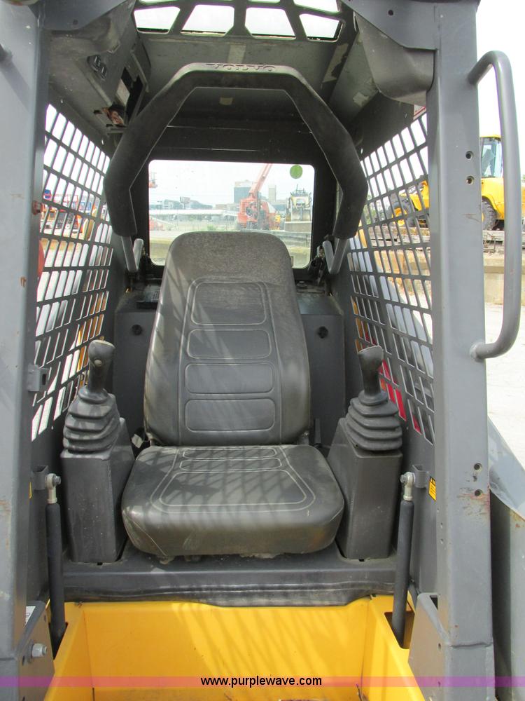 image for item AN9123 2006 Volvo MC80B skid steer