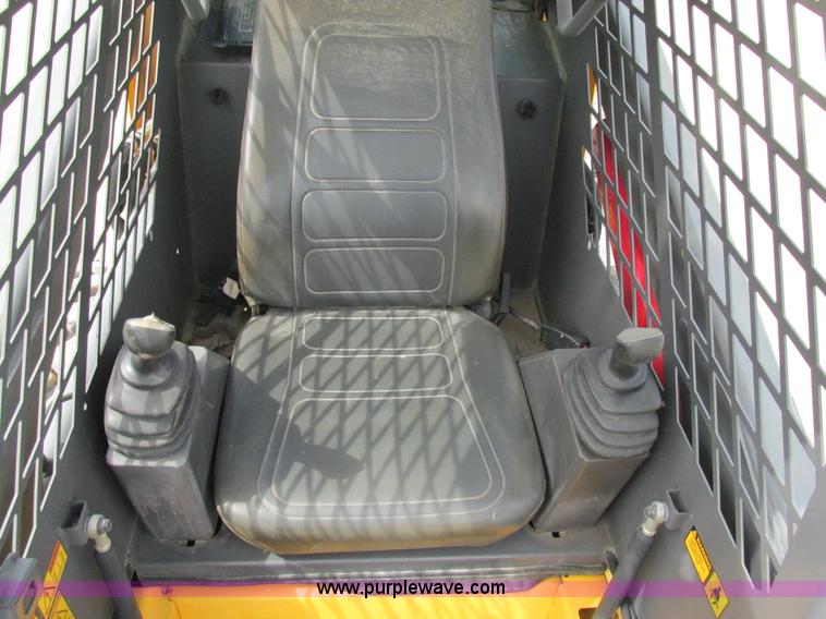 image for item AN9123 2006 Volvo MC80B skid steer