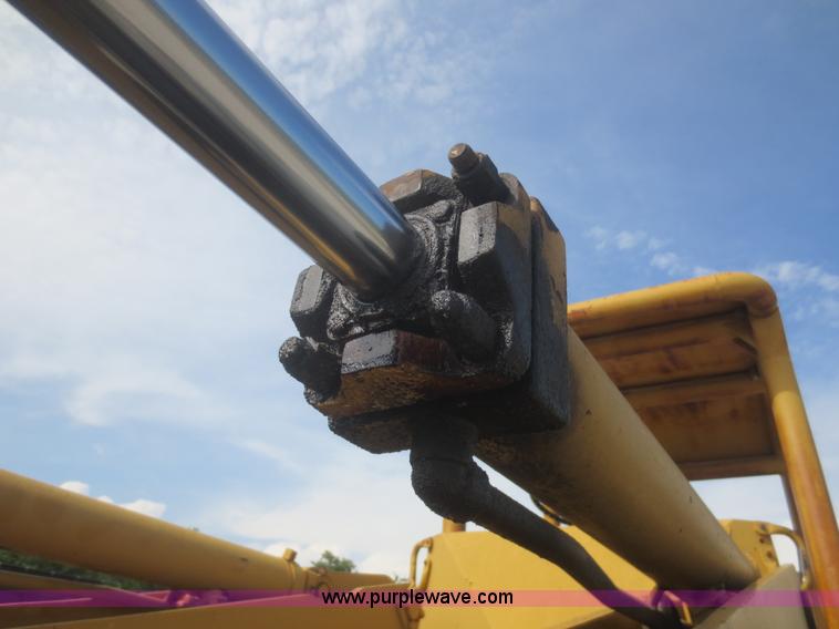 image for item D2091 1972 Clark Michigan 85 wheel loader