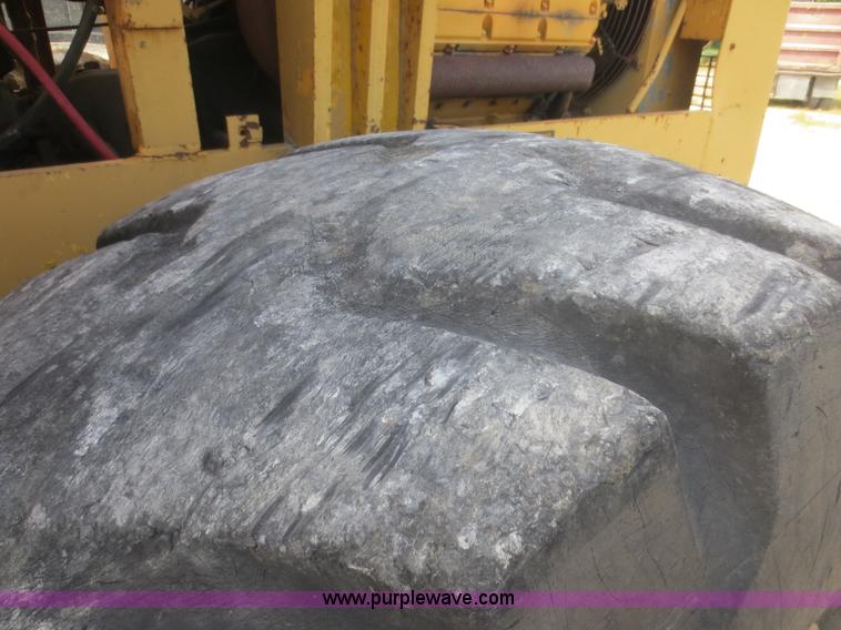 image for item D2091 1972 Clark Michigan 85 wheel loader