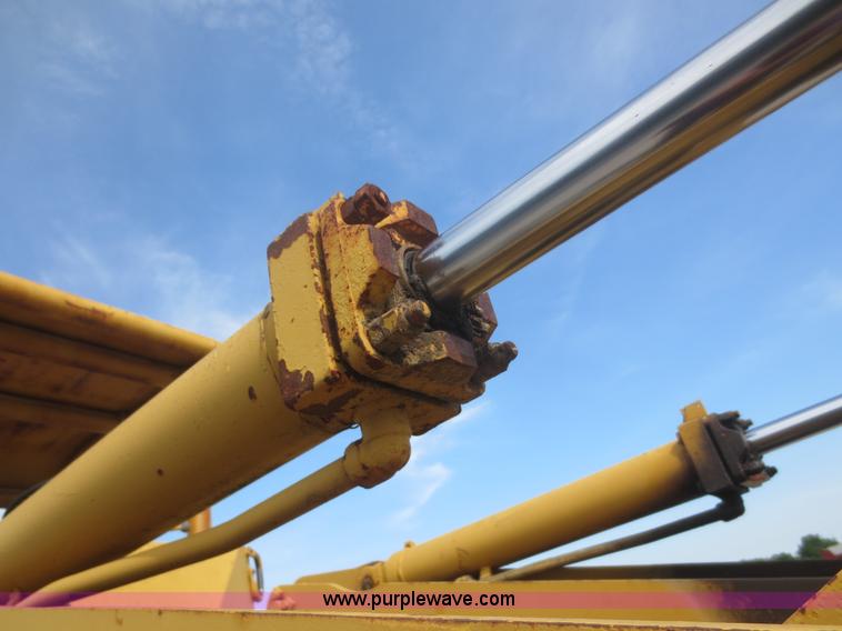 image for item D2091 1972 Clark Michigan 85 wheel loader