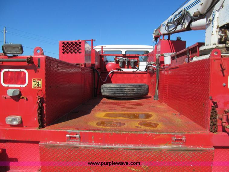 image for item E4907 2000 Freightliner Business Class FL60 service truck