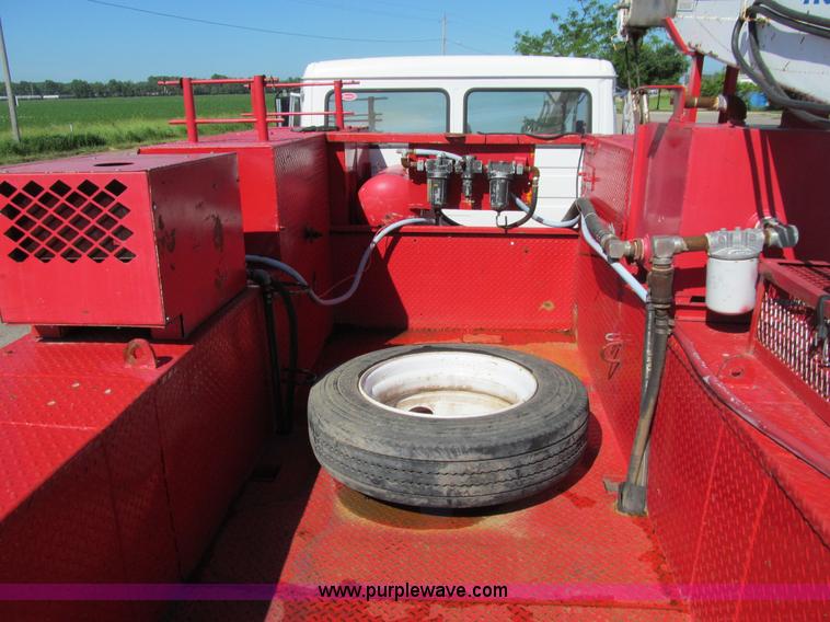 image for item E4907 2000 Freightliner Business Class FL60 service truck