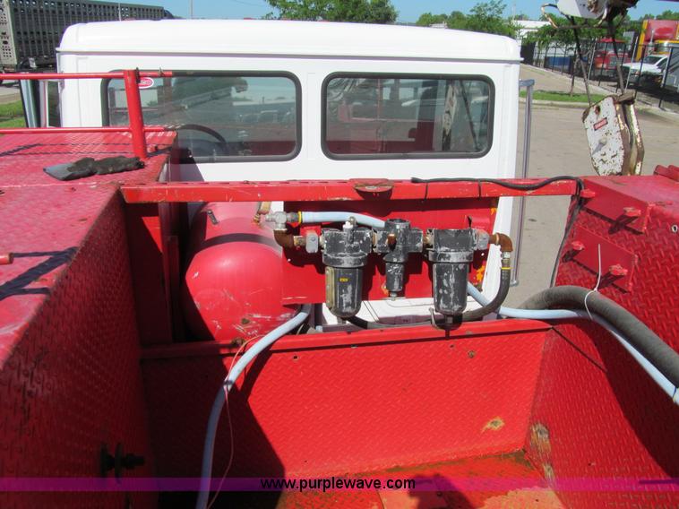 image for item E4907 2000 Freightliner Business Class FL60 service truck