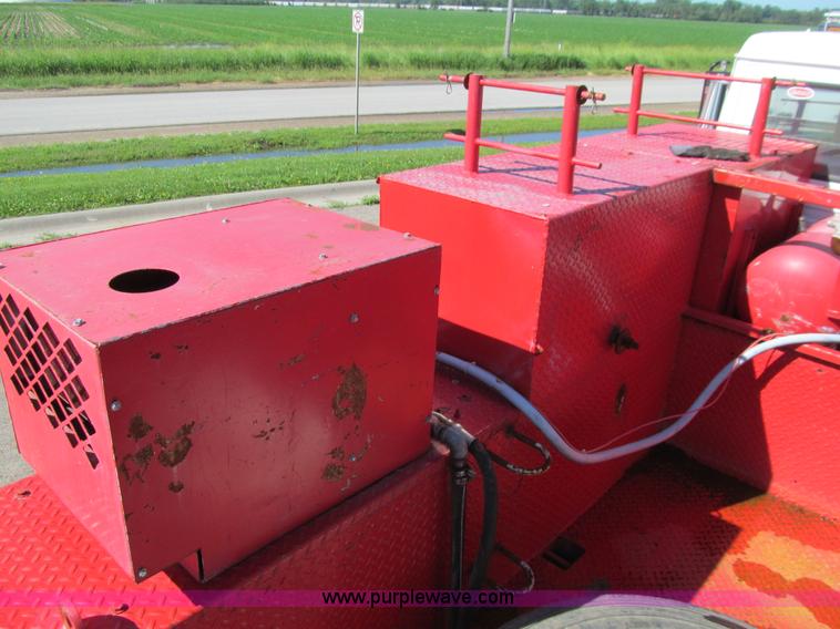 image for item E4907 2000 Freightliner Business Class FL60 service truck