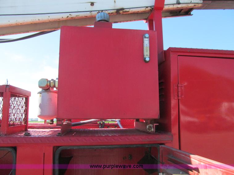 image for item E4907 2000 Freightliner Business Class FL60 service truck