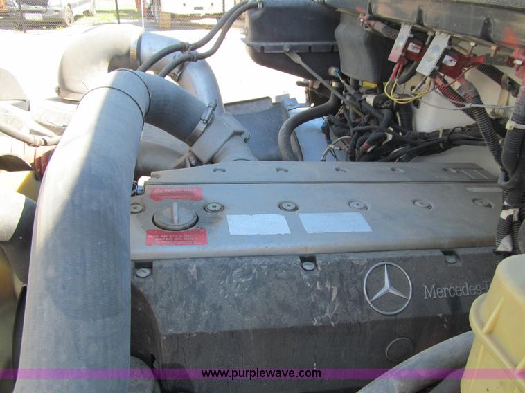 image for item E4907 2000 Freightliner Business Class FL60 service truck