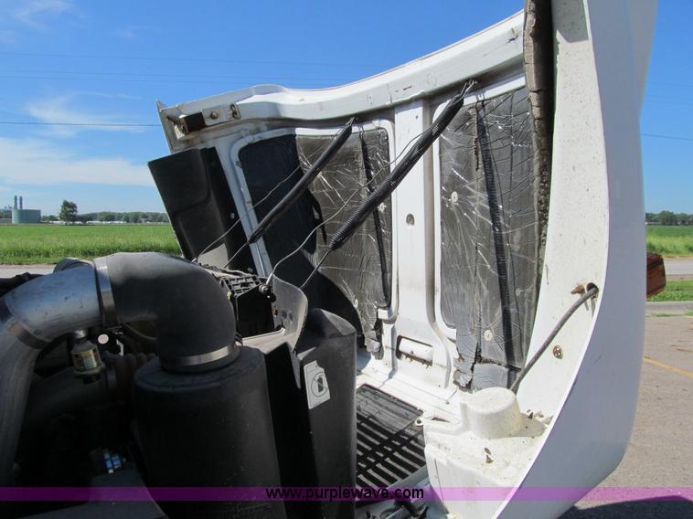 image for item E4907 2000 Freightliner Business Class FL60 service truck