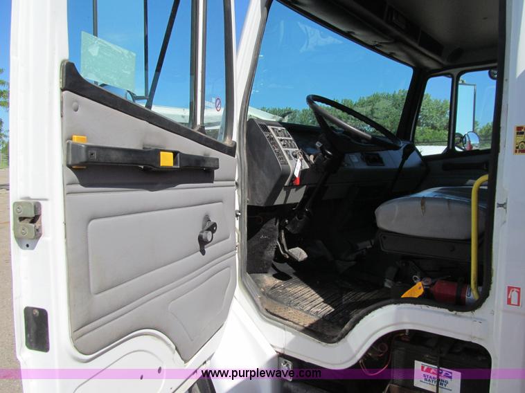 image for item E4907 2000 Freightliner Business Class FL60 service truck