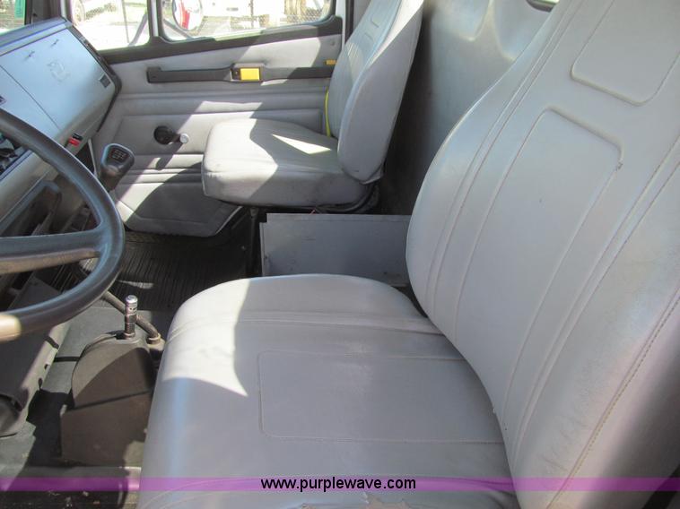 image for item E4907 2000 Freightliner Business Class FL60 service truck