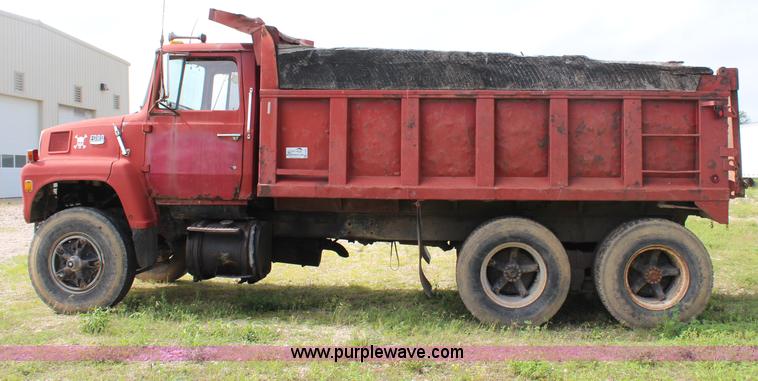 image for item H2560 1978 Ford 8000 dump truck
