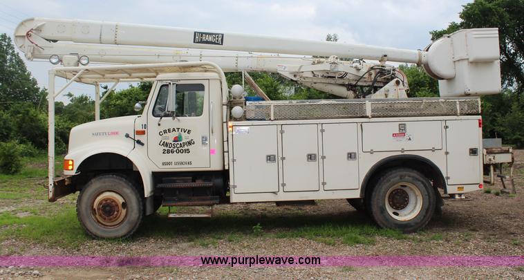 image for item H2569 1994 International 4800 bucket truck