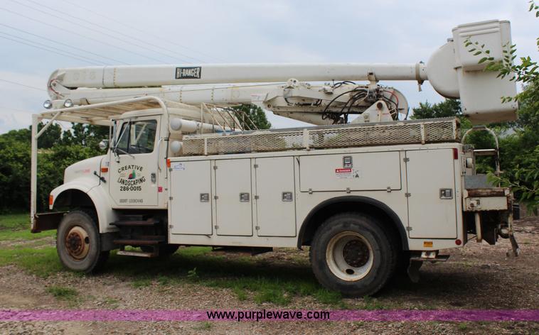 image for item H2569 1994 International 4800 bucket truck