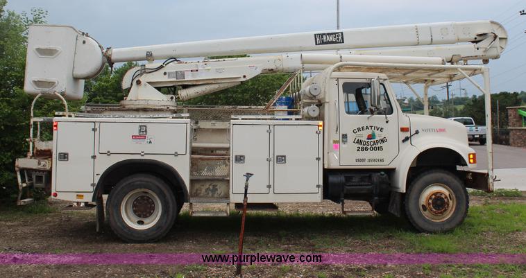 image for item H2569 1994 International 4800 bucket truck