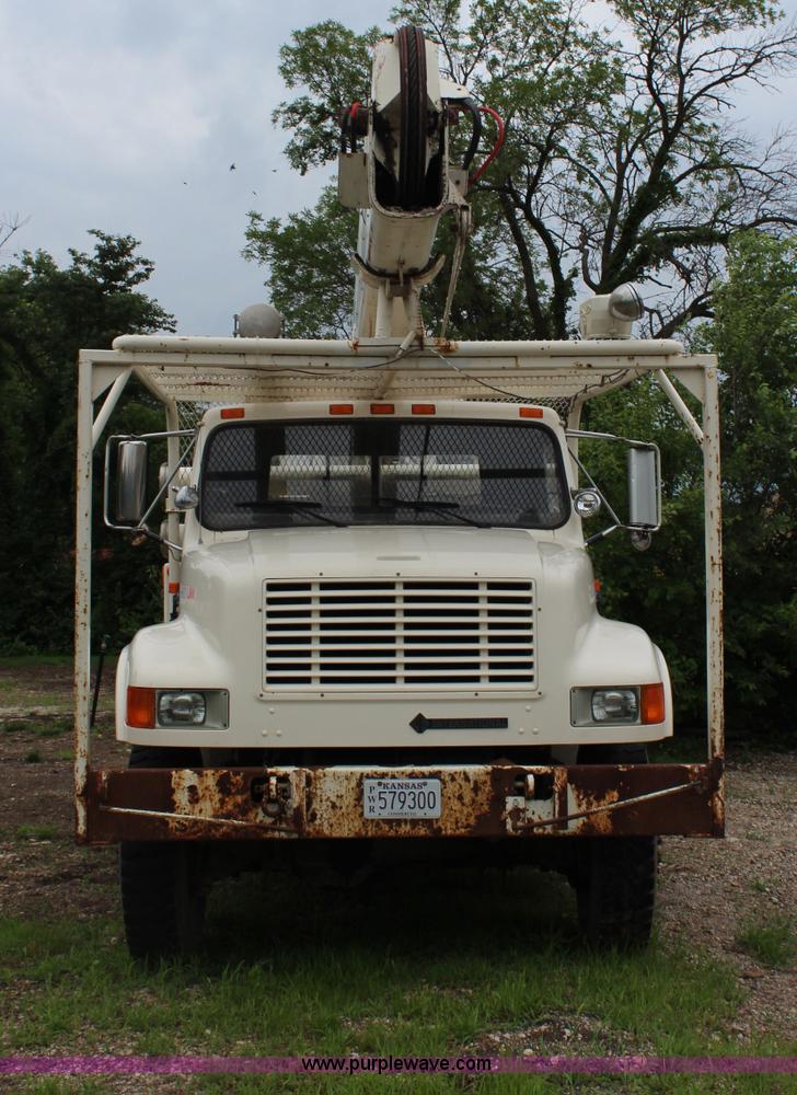 image for item H2569 1994 International 4800 bucket truck