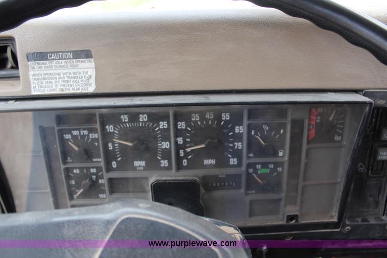 image for item H2569 1994 International 4800 bucket truck