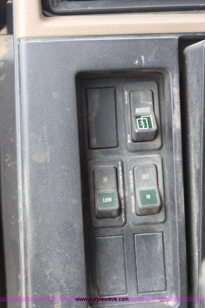 image for item H2569 1994 International 4800 bucket truck