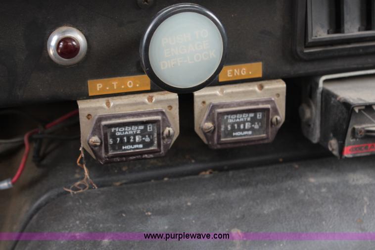 image for item H2569 1994 International 4800 bucket truck