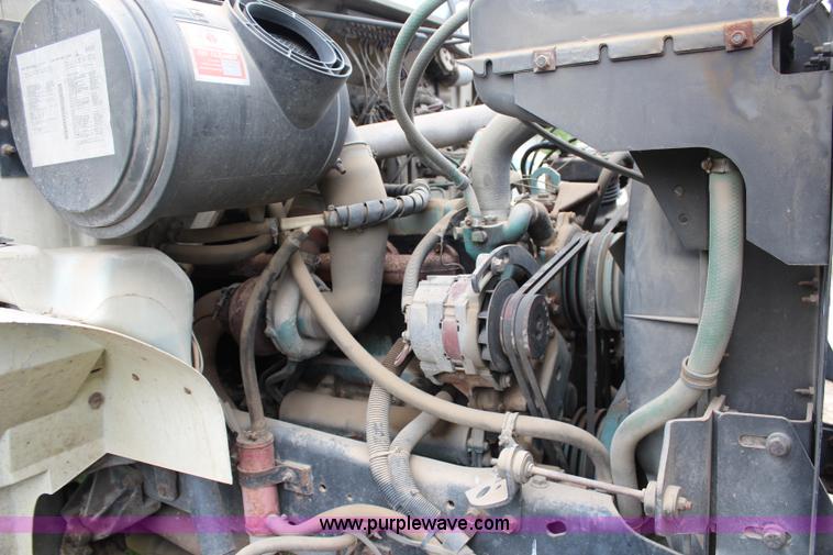 image for item H2569 1994 International 4800 bucket truck