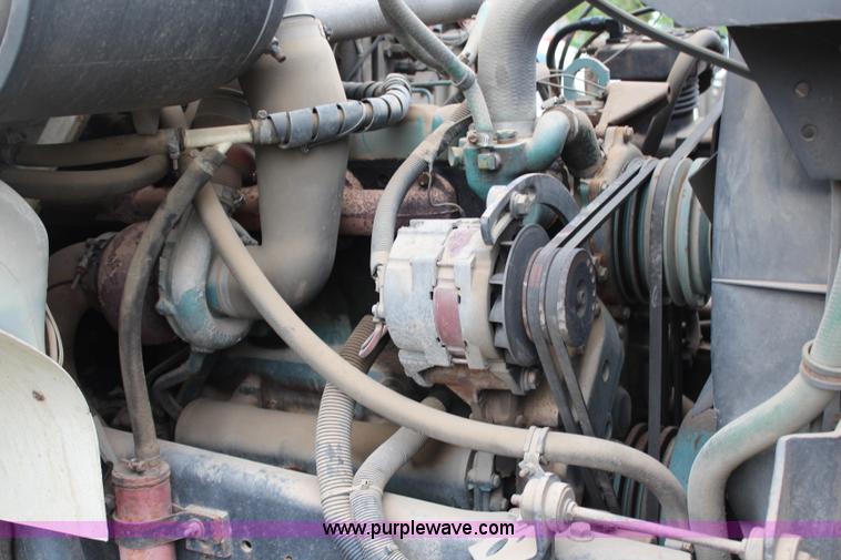 image for item H2569 1994 International 4800 bucket truck