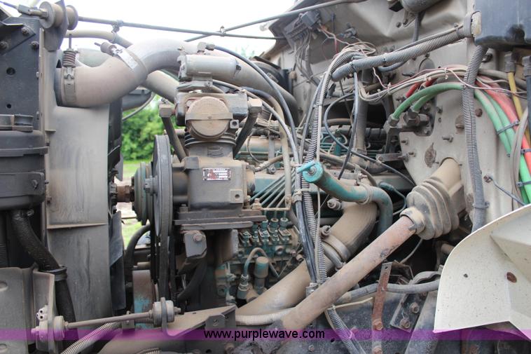 image for item H2569 1994 International 4800 bucket truck