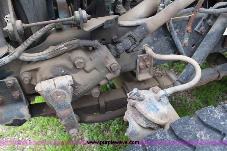 image for item H2569 1994 International 4800 bucket truck