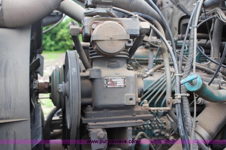 image for item H2569 1994 International 4800 bucket truck