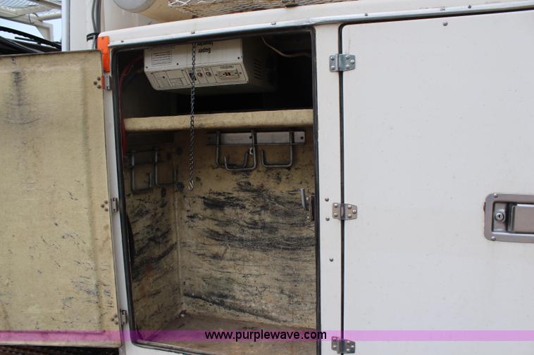 image for item H2569 1994 International 4800 bucket truck