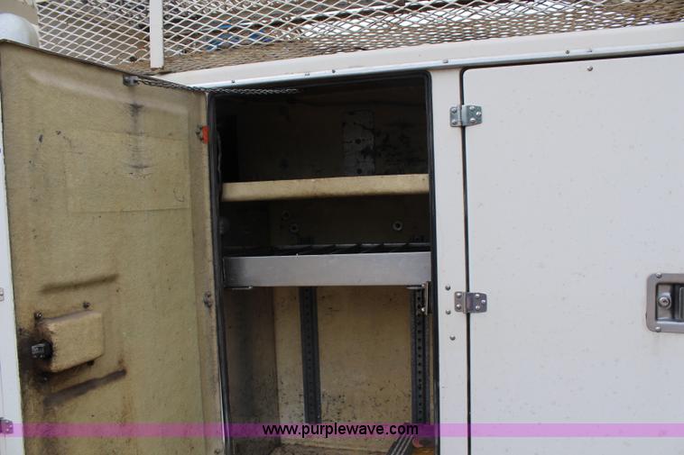 image for item H2569 1994 International 4800 bucket truck