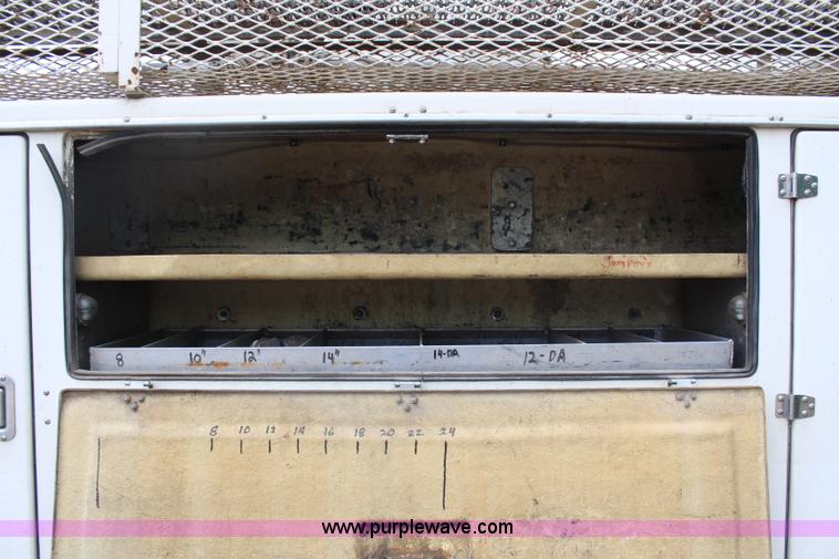 image for item H2569 1994 International 4800 bucket truck