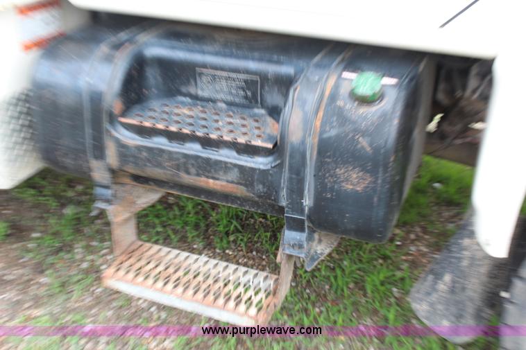 image for item H2569 1994 International 4800 bucket truck