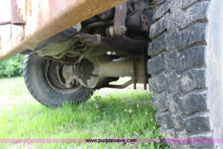 image for item H2569 1994 International 4800 bucket truck