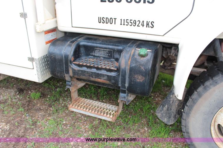 image for item H2569 1994 International 4800 bucket truck