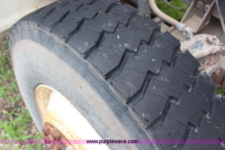 image for item H2569 1994 International 4800 bucket truck