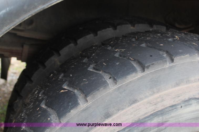 image for item H2569 1994 International 4800 bucket truck