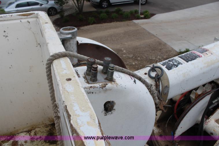 image for item H2569 1994 International 4800 bucket truck