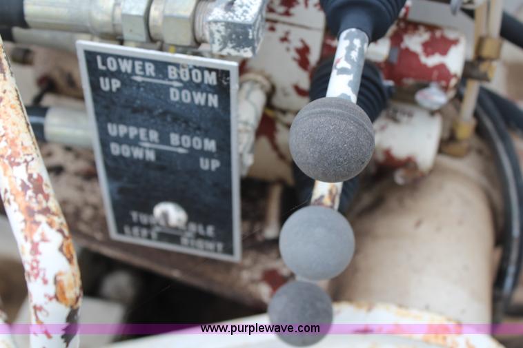 image for item H2569 1994 International 4800 bucket truck