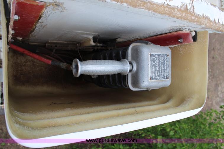 image for item H2569 1994 International 4800 bucket truck