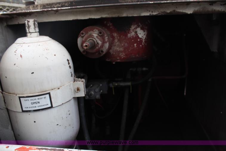 image for item H2569 1994 International 4800 bucket truck