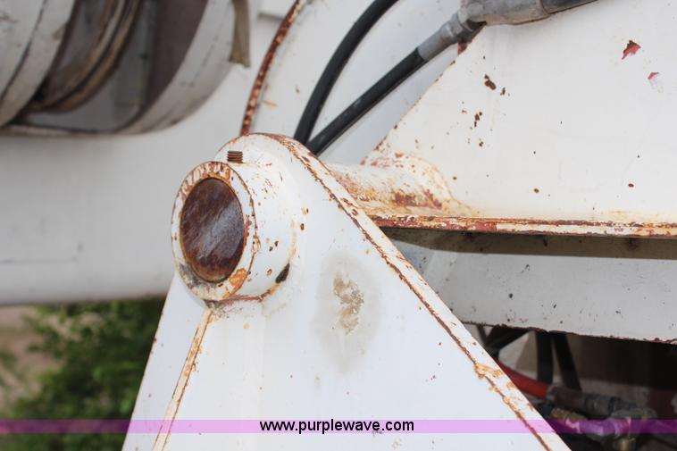 image for item H2569 1994 International 4800 bucket truck