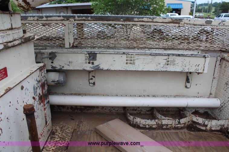 image for item H2569 1994 International 4800 bucket truck