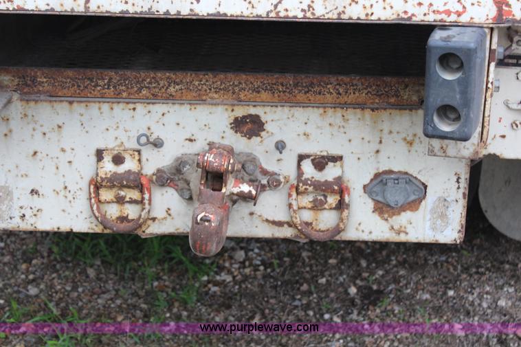 image for item H2569 1994 International 4800 bucket truck