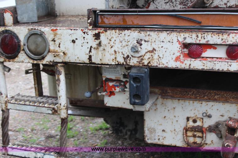 image for item H2569 1994 International 4800 bucket truck