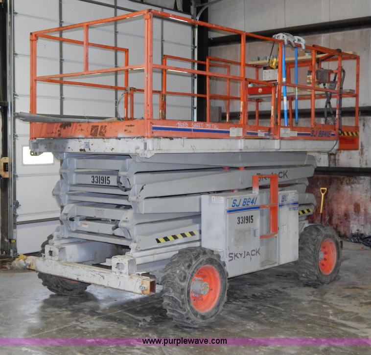 image for item H3819 2000 Skyjack SJ8841-E scissor lift