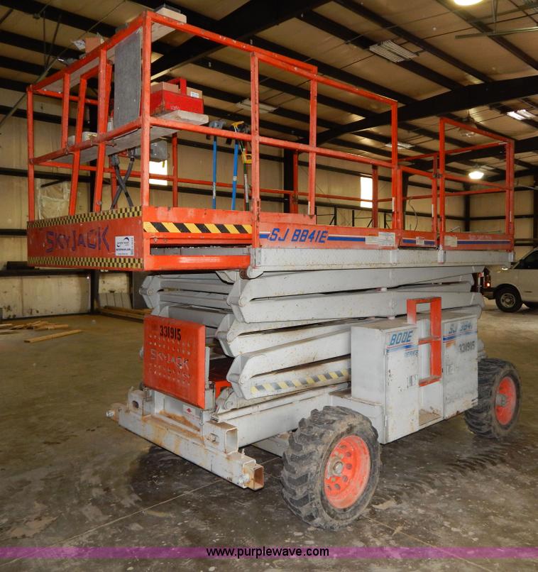 image for item H3819 2000 Skyjack SJ8841-E scissor lift
