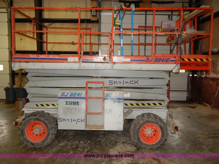 image for item H3819 2000 Skyjack SJ8841-E scissor lift
