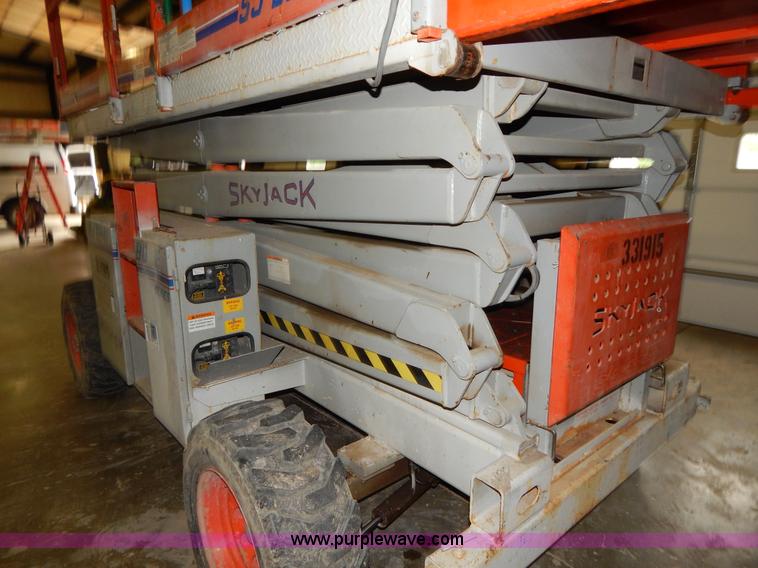 image for item H3819 2000 Skyjack SJ8841-E scissor lift