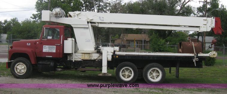 image for item H5422 1972 Ford 800 crane truck